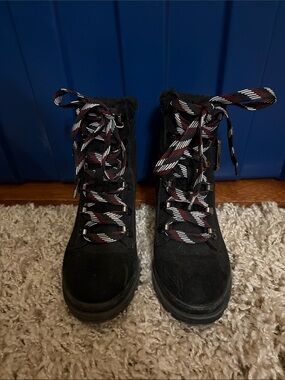 Black Suede Lace-Up Winter Boots with Patterned Laces (size 6.5)